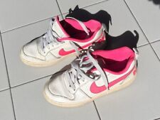 SCARPE NIKE DA GINNASTICA O PASSEGGIO USATE DA DONNA O RAGAZZA NUMERO 35,50