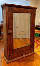 Armadietto porta medicinali a