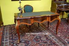 Scrivania diplomatica stile Luigi XV a tre cassetti cm.155