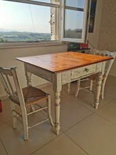 tavolo antico fine 800 con n. 2 sedie, restaurato con decapaggio provenzale 