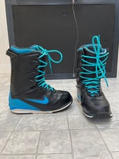 Rari stivali da snowboard Nike