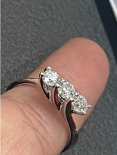 ANELLO TRILOGY ORO BIANCO 18 KT CON DIAMANTI NATURALI 0,60 CT