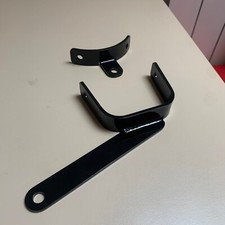 Staffe in acciaio nere per