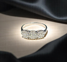 Anello Trilogy  in Oro 18K con 32 Diamanti Trilogy Kt 0,62 F/US1 Made in Italy