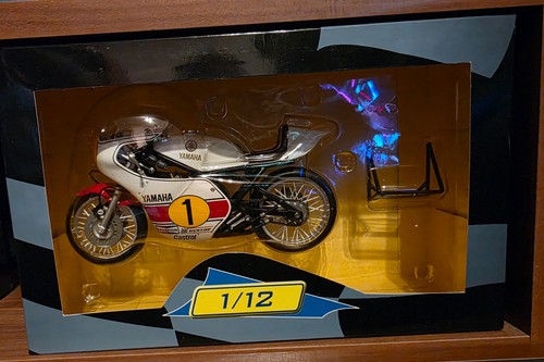 Altaya die cast yamaha - 1/12,