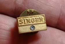 VECCHIA SPILLA DA GIACCA PINS VINTAGE SINGER FORSE PLACCATA ORO ???