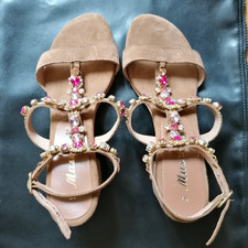 Sandali in camoscio beige e