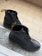 Anfibi dr. Martens neri Nr. 42