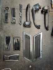 Alfa Romeo 1750-2000 Berlina Maniglie, Griglia, Stemma