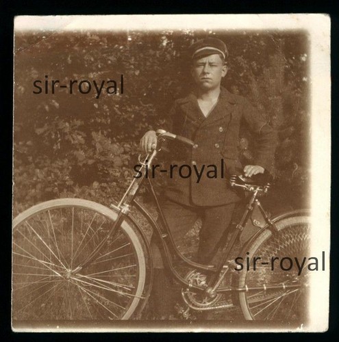 Ragazzo con bicicletta - -, anni