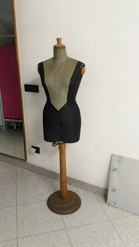 Manichino legno tessuto - in,