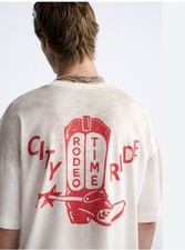 T-shirt Zara x TwoJeys stampa