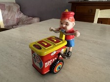 Carretto in latta venditore di pane fresh bread a chiave anni 70 made in Korea