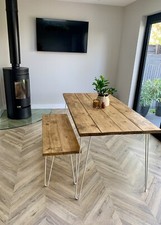 Tavolo da pranzo rustico gambe a forcina bianca. Stile industriale. Scandinavo