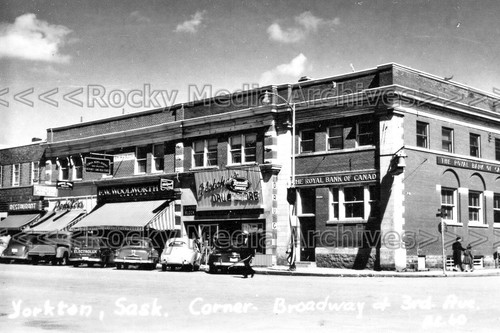 Zmm corner broadway 3rd - broadway, &