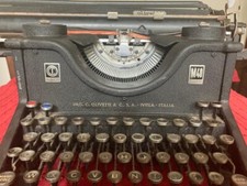 Macchina da scrivere Olivetti