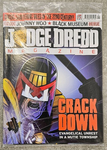 Judge dredd megazine volume - dredd,