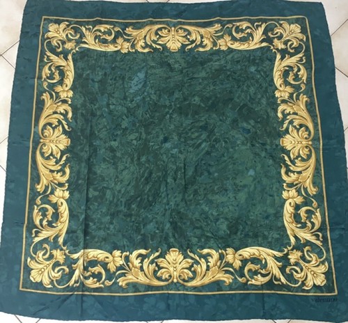 Magnifique foulard valentino - magnifique,