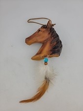 Testa di Cavallo con Piume