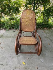 Sedia a dondolo vintage in legno curvato Thonet stile classico