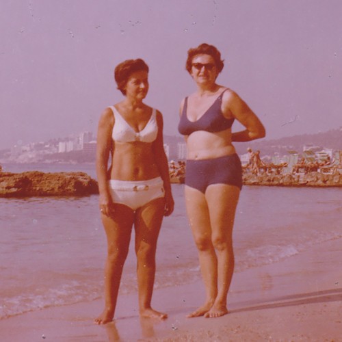 Due donne bikini piedi - in,