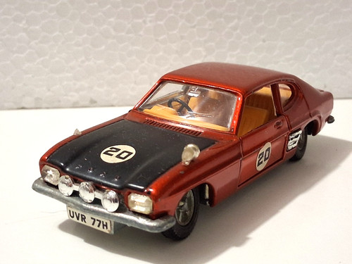 Dinky toys 46371 ford capri - 46371/68,