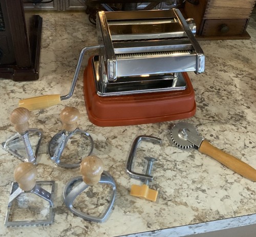 Unbranded pasta machine with - pasta,