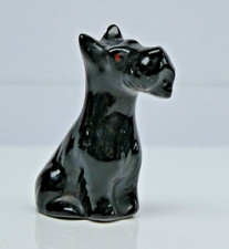 SMALL PORCELLAIN SITTING