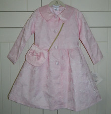 Abito, cappotto e borsa rosa