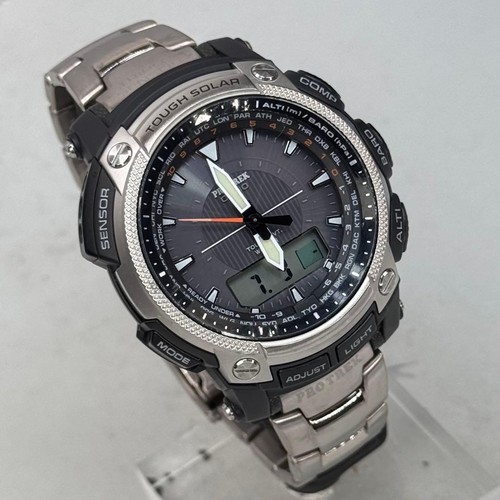 Orologio radiocomandato solare