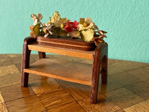 Panca con fiori tavolo con