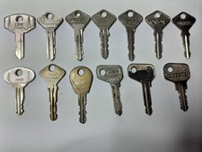 13 VECCHIE CHIAVI PER AUTO