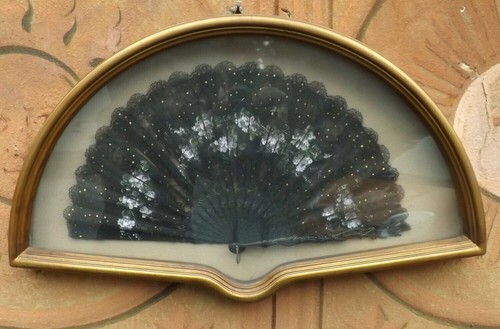 Antico ventaglio nero fiori - a,