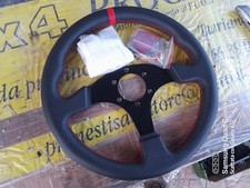 Volante sportivo in pelle con