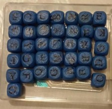 Perline legno blu con lettere