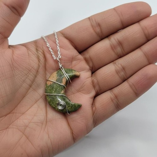 Elegante collana con ciondolo