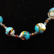 Collana di perle a vortice blu e bianco in vetro di Murano con perle semi vintage