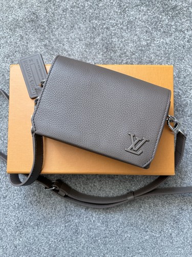 Louis vuitton aerogram - louis,