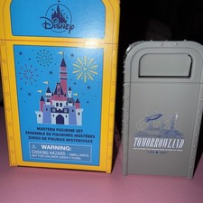 Pattumiera statuina misteriosa