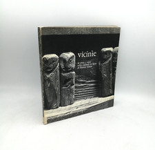 "VICINIE scultura in legno di