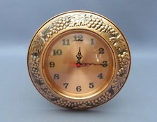 Orologio rame sbalzato altorilievo grappoli d’uva da parete vintage 1960