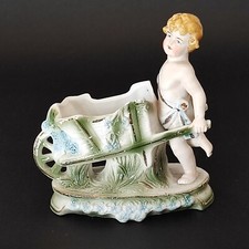 Vasetto con bambino e carretto in porcellana - dipinto a mano  (cod. 717)