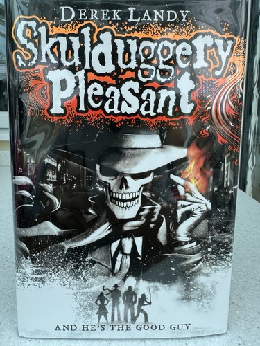 Derek landy skulduggery - derek,