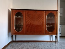 Credenza vintage in legno con ante in vetro 