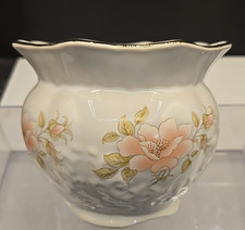 Fiori di pesca in terracotta