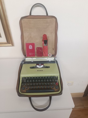 Macchina scrivere olivetti - da,
