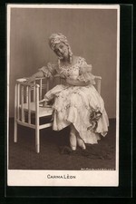 Attrice Carma Lèon in costume