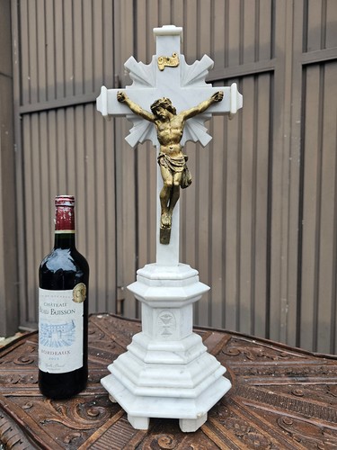 Antique marble altar - , crucifix