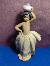 Statuina Lladro Gres porta