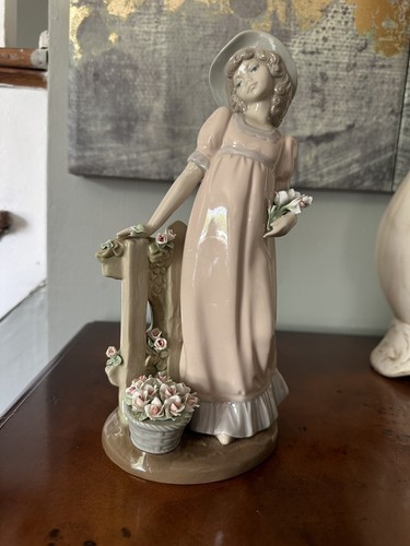Llandro bambina con - , fiori